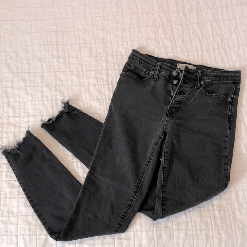 Black Madewell 9” high rise, button front, raw hem jeans. Size 26